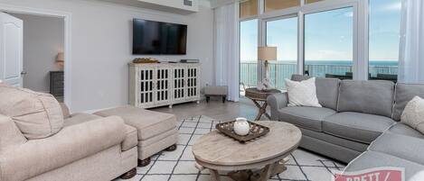 Condo, 4 Bedrooms | Living area