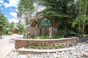 Experience the charm of Elk Ridge Inn, surrounded by lush greenery and trees.
