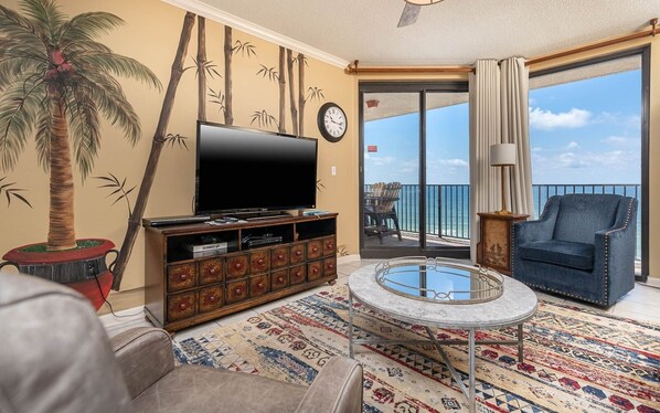 Condo, 2 quartos | Área de estar