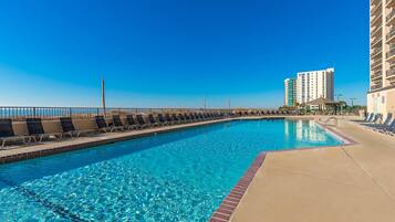 Kolam renang tertutup, kolam renang terbuka