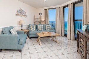 Condo, 2 Bedrooms | Living area