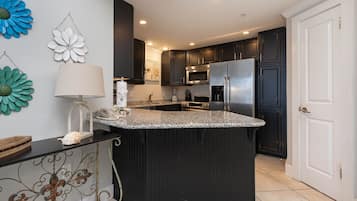 Condo, 2 Bedrooms | Private kitchen
