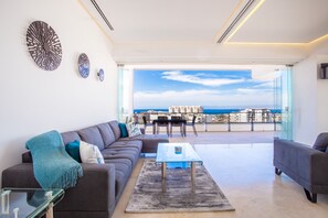 TV - Corner Suite at Soho PV, Best Rooftop Pool (Puerto Vallarta)