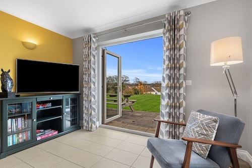 A Family Home Near Estuary & Llansteffan Castle