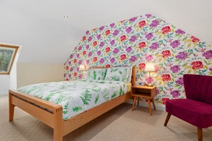 4 dormitorios, tabla de planchar con plancha, cuna de viaje