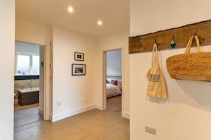 4 bedrooms, iron/ironing board, free WiFi, bed sheets - Blue Seas (Mousehole)