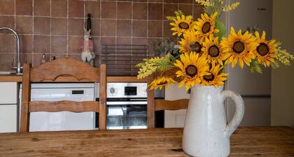 Pass the Keys | Hare Cottage wonderful views and parking