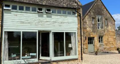 Hare Cottage wonderful views and parking - Pass the Keys