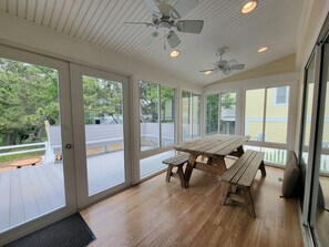Outdoor dining - 49 Dune Road, Middlesex Beach (Bethany Beach)