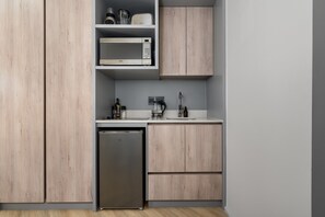 Fridge, microwave, oven, stovetop - Designer Studio in the Heart of Cape Town (Cape Town)