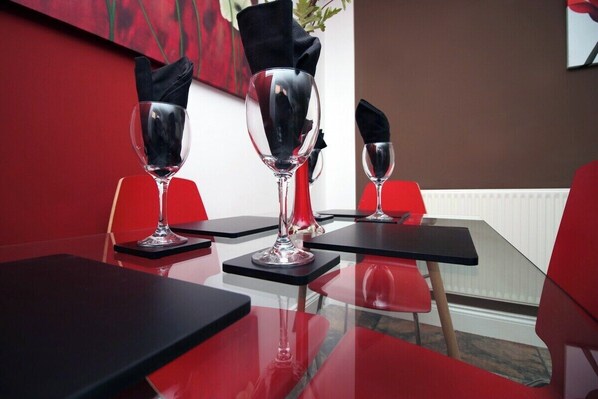 Dining - 3 Bed with Free Parking - Merriotts 1 by Tŷ SA (Newport)