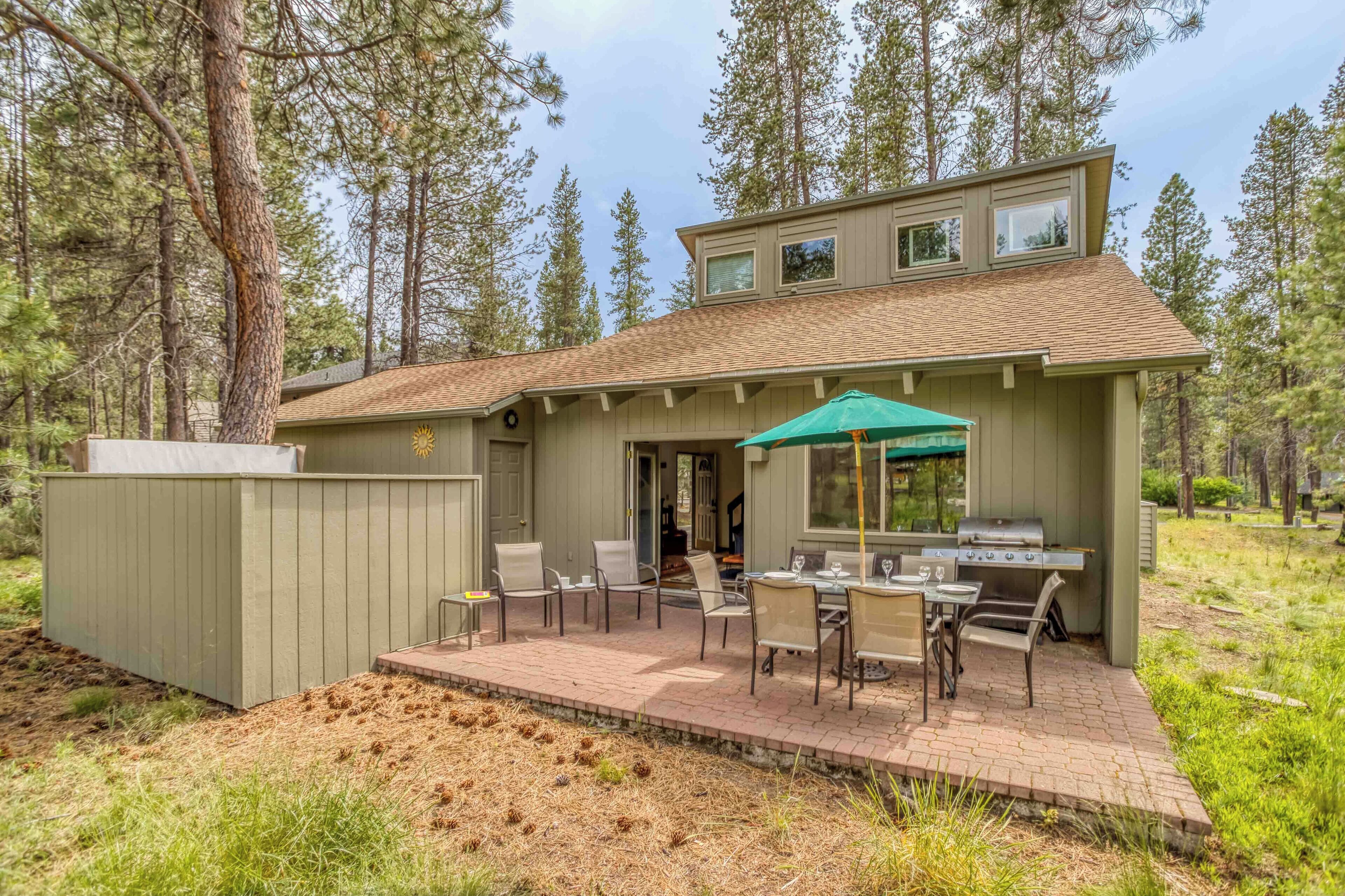 3 Bedrooms plus Loft, SHARC Passes and Hot Tub! 2 Fawn Lane