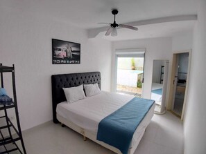 4 Schlafzimmer, Schreibtisch, Bügeleisen/Bügelbrett, WLAN