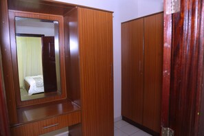 Luxury Apartment | Wardrobe - Hotel Lillies- Juja (Juja)