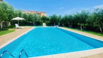 Piscina externa sazonal