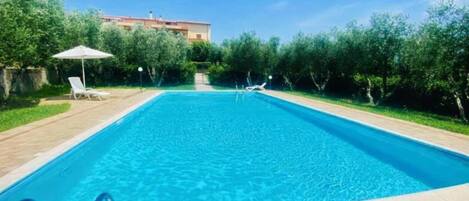 Piscine extérieure (ouverte en saison)