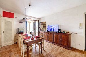 Family Apartment, 1 Bedroom, 2 Bathrooms (Casa di Allegra Terme di Venturina) | Dining room