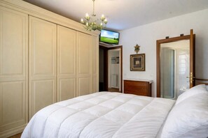 Appartement Familial, plusieurs chambres, 2 salles de bains (Casa di Allegra Terme di Venturina) | 1 chambre, fer et planche à repasser, Wi-Fi gratuit, draps fournis