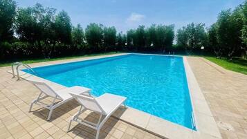 Piscina externa sazonal