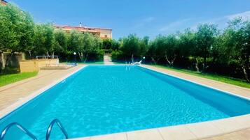 Piscina externa sazonal