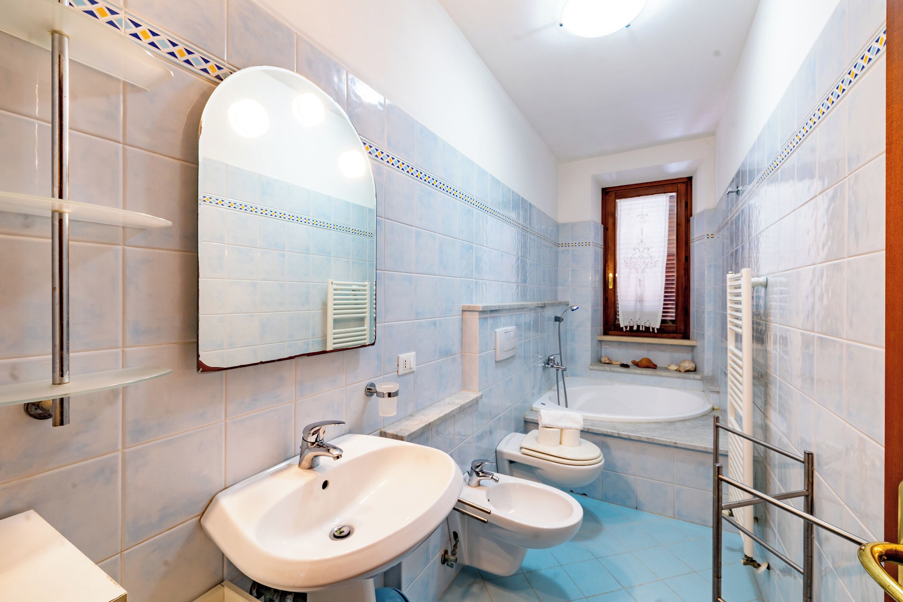 Family Apartment, Multiple Bedrooms, 2 Bathrooms (Casa di Allegra Terme di Venturina) | Bathroom | Combined shower/bathtub, hair dryer, bidet, towels