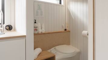 Douche, sèche-cheveux, serviettes fournies