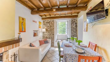 Rumah Keluarga, 2 kamar tidur, tepi gunung (Beppe's House in Garfagnana) | Ruang makan