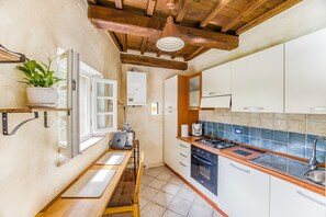 패밀리 하우스, 침실 2개, 산비탈 (Beppe's House in Garfagnana) | 전용 주방 | 냉장고, 전자레인지, 오븐, 쿡탑