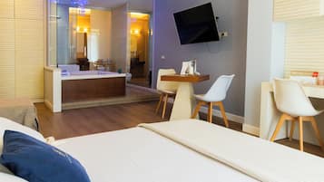 Superior-Doppelzimmer | Zimmersafe, Schreibtisch, laptopgeeigneter Arbeitsplatz