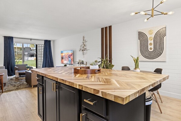 Interior - Fully Remodeled 2BR Condo in the Heart of Old Town Scottsdale (Scottsdale)