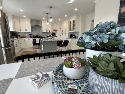 Westwood Luxury Ranch Home includes washer/dryer 