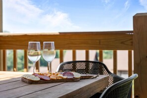Outdoor dining - Accessible, Game-Filled Home Near SDC-Family Fun!- Pet Friendly (Reeds Spring)