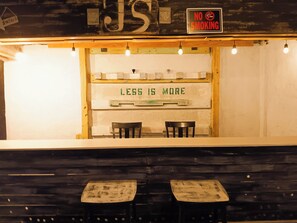 Bar (on property) - Minimalist private studio @ Eau Gallie Downtown, spacious in size of 650 sqft.  (Melbourne)