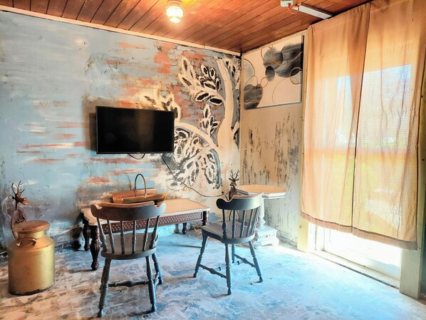 Interior - Minimalist private studio @ Eau Gallie Downtown & 5 minutes to Melbourne Beach. (Melbourne)