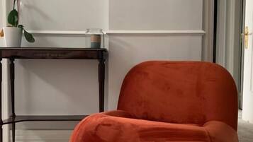 One-Bedroom Apartment Semi-Basement | Hypo-allergenic bedding, free WiFi