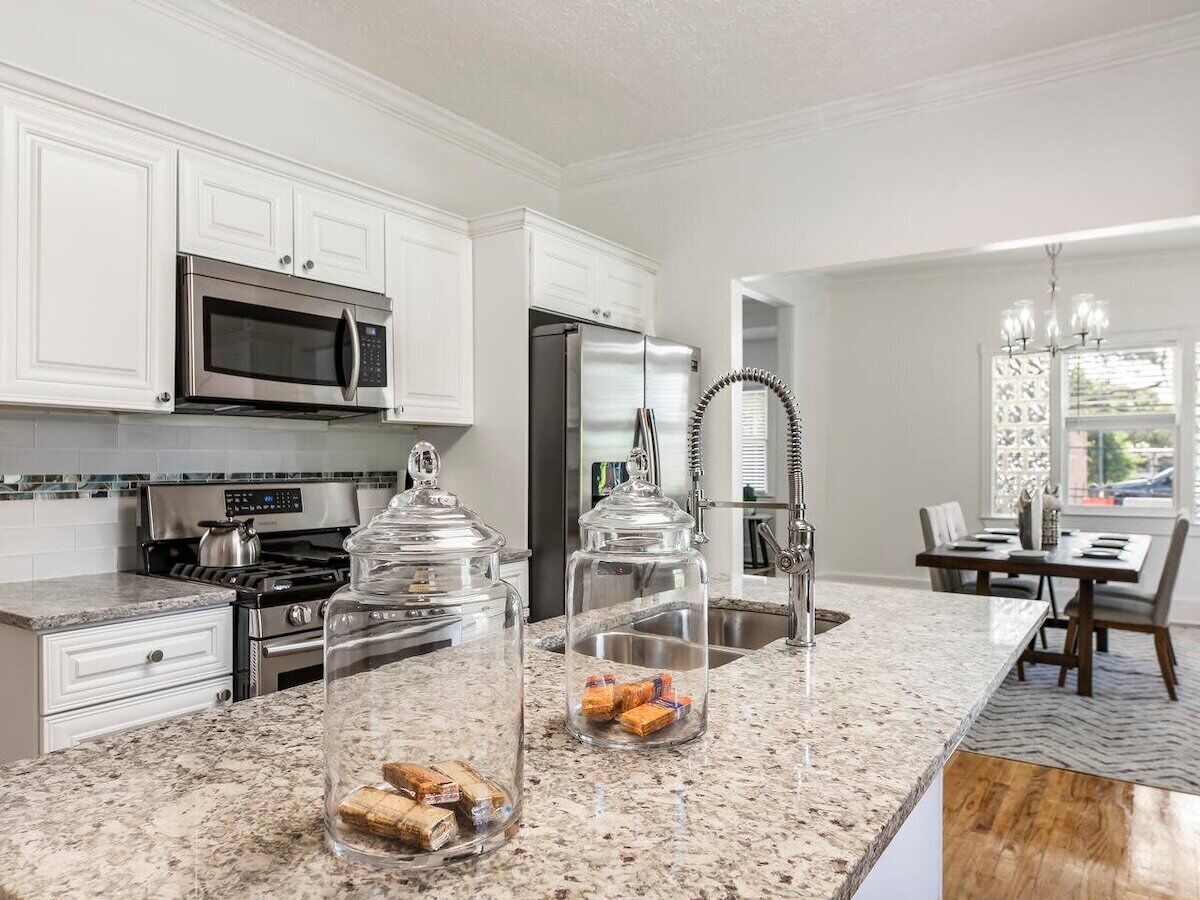 Large Home Near Zoo Atlanta | Slps 12 w/Prk BBQ