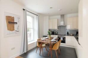 Luxury Apartment | Dining room - home.ly Prestige London Apartment Camden (London)