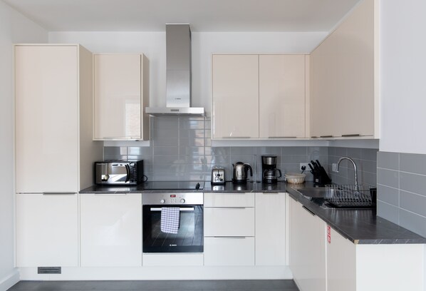 Appartement Supérieur | Cuisine privée | Réfrigérateur, micro-ondes, four, plaque de cuisson