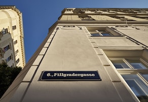 A building with a sign reading "6, Fillgradergasse".