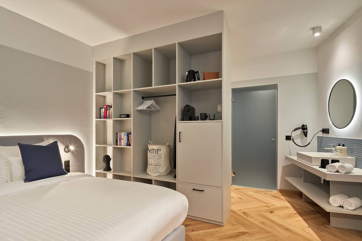 Basic Studio | Living area | Flat-screen TV, heated floors