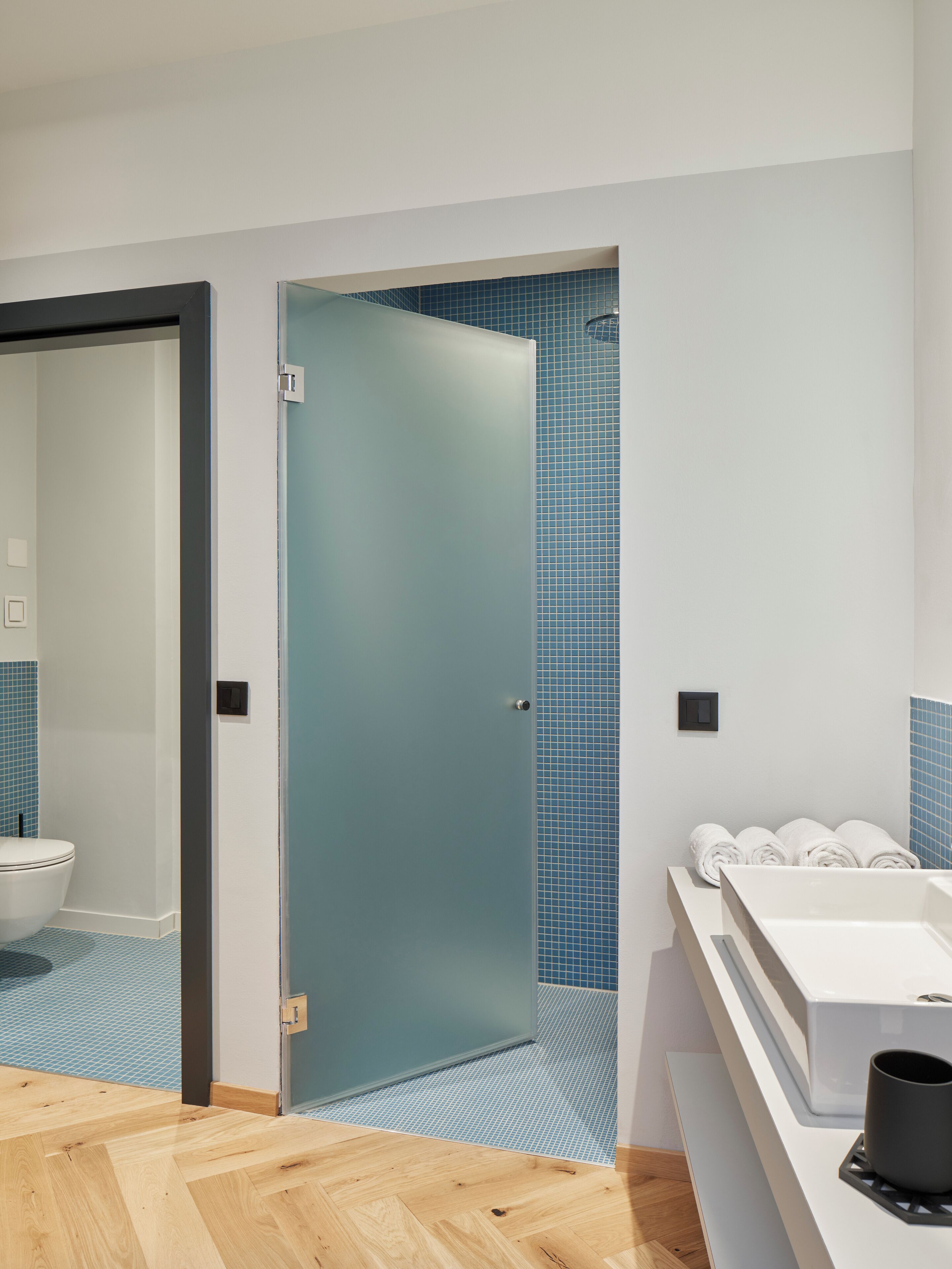 ベーシック スタジオ | バスルーム | シャワー、レインフォールシャワー、ヘアドライヤー、スリッパ