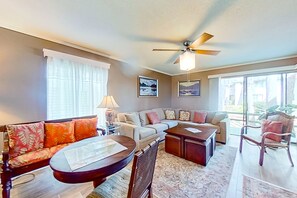 Televisión y chimenea 