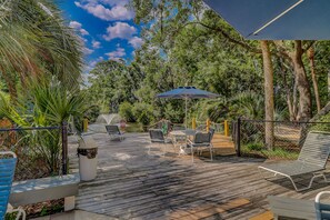 Terrace/patio - Two-story villa with 3 pools, tennis & bikes - walk to Coligny Plaza & beach (Hilton Head)