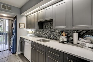 Fridge, microwave, oven, stovetop - Two-story villa with 3 pools, tennis & bikes - walk to Coligny Plaza & beach (Hilton Head)