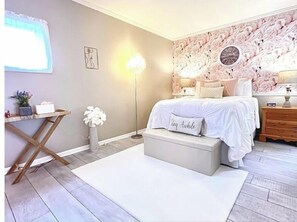 1 bedroom, desk, iron/ironing board, free WiFi