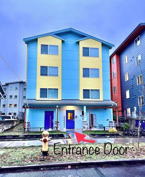 Exterior - MICRO Studio Apartment in University District. 10 Mins Walk to University of WA (Seattle)
