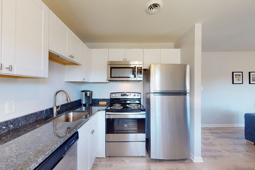 Northside condo near the beach with private balcony, full kitchen, AC, & W/D