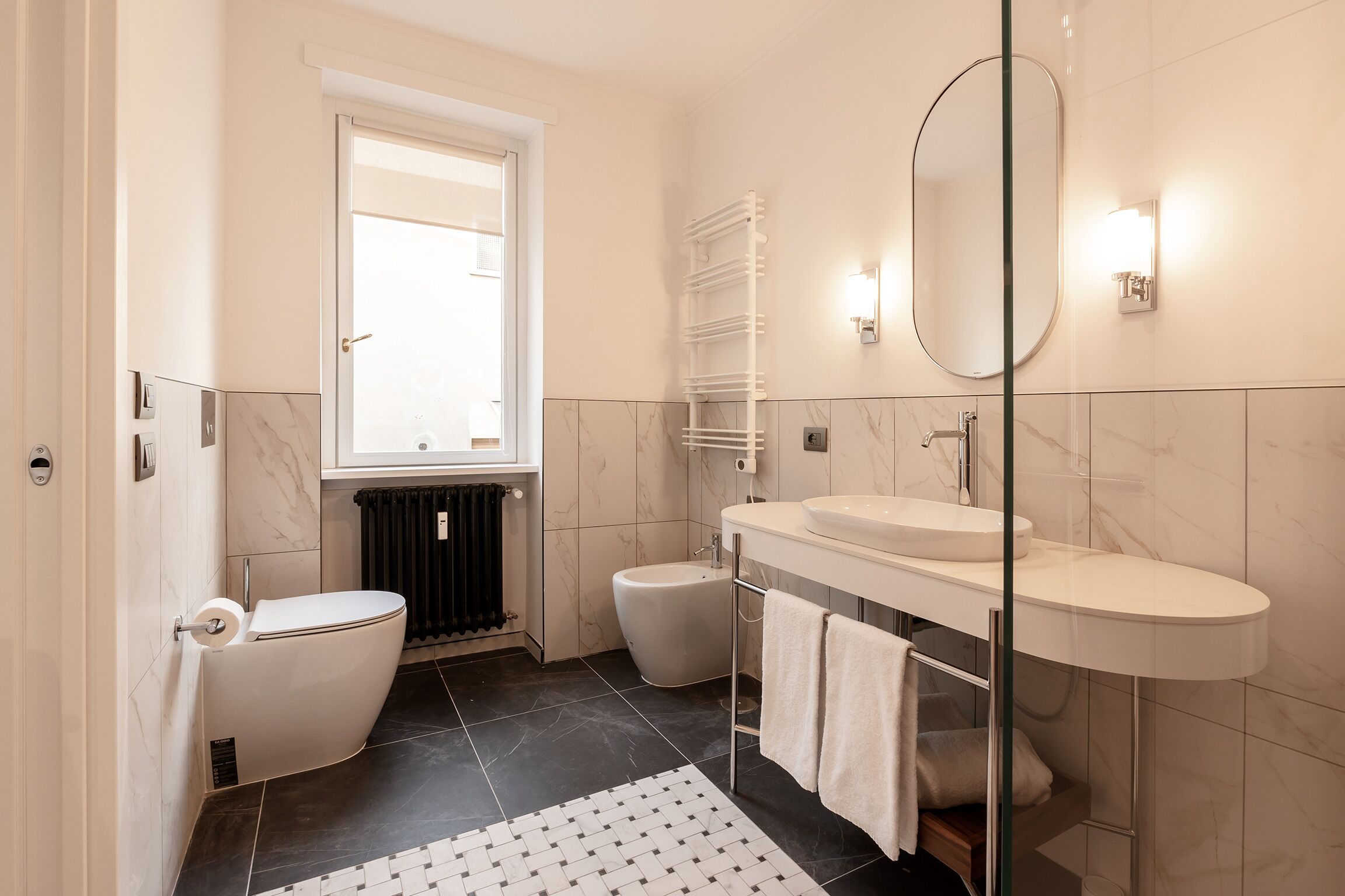 Classic Apartment | Bathroom