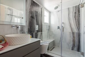 Bathroom - Adorable 2 Bedrooms Apartment in Athens (Athens)
