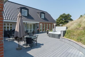 Outdoor dining - Badehotellet Klitgaarden (Henne)